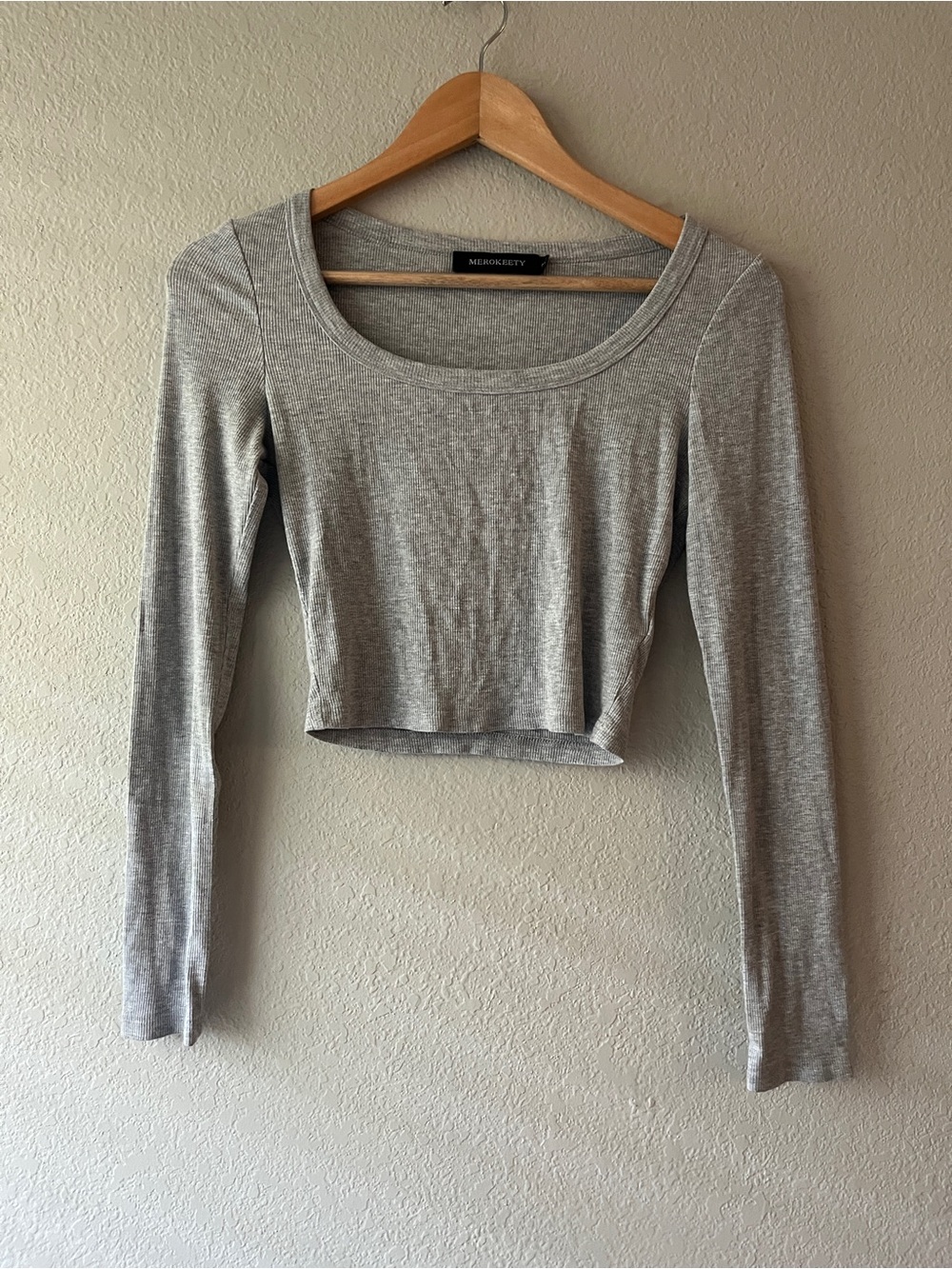 Merokeety Heather Gray Long-Sleeve Scoop Crop Top Small